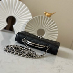 630 New Shipping Chane 25P 25p woc stewardess bag enamel buckle resin wrist hidden models it black and silver color scheme handle can be salt and sweet silver logo full organza bag type can be loaded not waste the most important is 25p hidden models bubbl