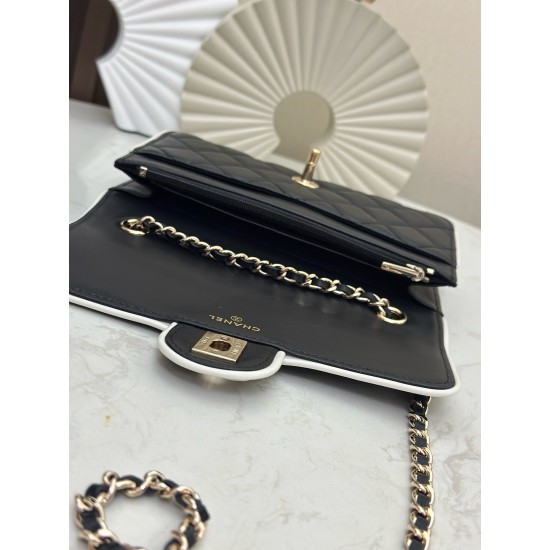 650 enamel buckle latest wocohanel25 summer preview series black and white chain wallet capacity space just right practical and stylish absolutely beautiful bag practical really flash to the tip of the heart this time the designer changes the light gold c