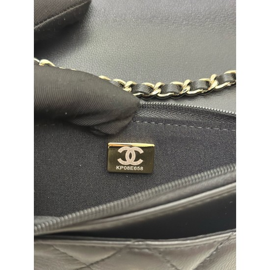 650 enamel buckle latest wocohanel25 summer preview series black and white chain wallet capacity space just right practical and stylish absolutely beautiful bag practical really flash to the tip of the heart this time the designer changes the light gold c