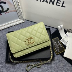 450 large explosive Chane AP1794 2020 new imported cowhide leather fine ball pattern woc too love at a glance on the logo than the classic model of the larger half wear leather half wear gold chain very delicate capacity do not worry about the capacity to