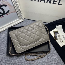 450 large explosive Chane AP1794 2020 new imported cowhide leather fine ball pattern woc too love at a glance on the logo than the classic model of the larger half wear leather half wear gold chain very delicate capacity do not worry about the capacity to