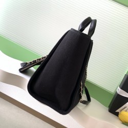 680 Chanel beach bag shopping bag made of material cotton production calfskin and metal collocation in the era of small waste bag to kill the big bag said fashion is a circle to turn around and come back, however, chanel and give it more texture and fashi