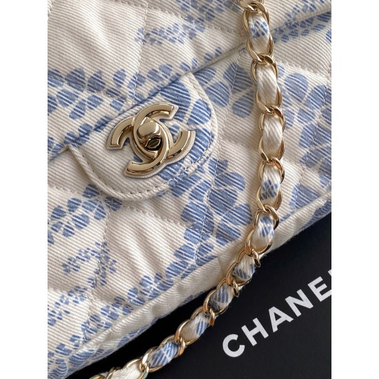 730 25M The color scheme of this season's beach bag simply kills crazy gentle orchid color like spring cherry blossoms falling romantic and sweet and whiny blue and white color scheme summer flavor full of star R print denim over gold metal collision simp