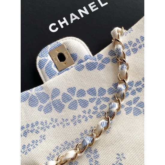 730 25M The color scheme of this season's beach bag simply kills crazy gentle orchid color like spring cherry blossoms falling romantic and sweet and whiny blue and white color scheme summer flavor full of star R print denim over gold metal collision simp