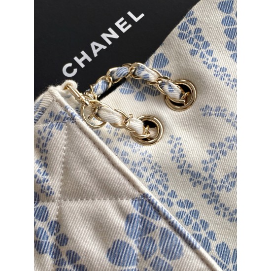 730 25M The color scheme of this season's beach bag simply kills crazy gentle orchid color like spring cherry blossoms falling romantic and sweet and whiny blue and white color scheme summer flavor full of star R print denim over gold metal collision simp