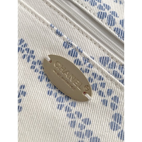 730 25M The color scheme of this season's beach bag simply kills crazy gentle orchid color like spring cherry blossoms falling romantic and sweet and whiny blue and white color scheme summer flavor full of star R print denim over gold metal collision simp