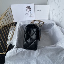 700 spot 25P new favorite fragrant grandmother home this bag back out to be chased asked classic lambskin mouth cover bag simple and exquisite whether the black body with the body presents a kind of elegant temperament as if with the beach series of fresh
