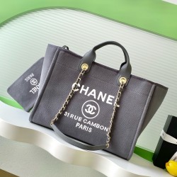 680 Chanel beach bag shopping bag made of material cotton production calfskin and metal collocation in the era of small waste bag to kill the big bag said fashion is a circle to turn around and come back, however, chanel and give it more texture and fashi