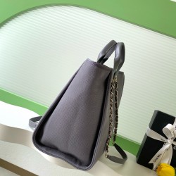 680 Chanel beach bag shopping bag made of material cotton production calfskin and metal collocation in the era of small waste bag to kill the big bag said fashion is a circle to turn around and come back, however, chanel and give it more texture and fashi