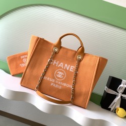 680 beach bag shopping bag by material cotton made of calfskin and metal collocation in the era of small waste bag to kill off the big bag said fashion is a circle turn around and back again, however, chanel has given it more texture and fashion sense of 