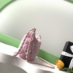 700 25M The color scheme of this season's beach bag is simply killing crazy gentle pink like spring cherry blossoms falling romantic and sweet and whine pink and white color scheme summer flavor full of star R print denim over gold metal collision simple 