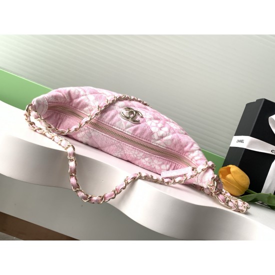 700 25M The color scheme of this season's beach bag is simply killing crazy gentle pink like spring cherry blossoms falling romantic and sweet and whine pink and white color scheme summer flavor full of star R print denim over gold metal collision simple 