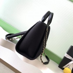 660 Chanel beach bag shopping bag made of cotton material calfskin and metal collocation in the era of small waste bag to kill the big bag said that fashion is a circle to turn around and come back, however, chanel and give it more texture and fashion sen