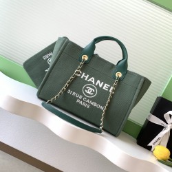 680 Chanel beach bag shopping bag made of material cotton production calfskin and metal collocation in the era of small waste bag to kill the big bag said fashion is a circle to turn around and come back, however, chanel and give it more texture and fashi