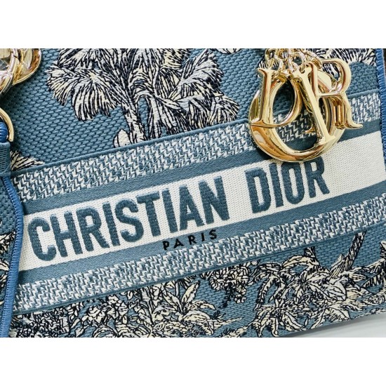 450Original Embroidery Lady five compartments spot embroidery toffee Tote limited series Puglia idyllic theme of high-grade hardware craftsmanship sense of full display of early spring fluttering style full of poetic and new spring breathsize24cm Model 99