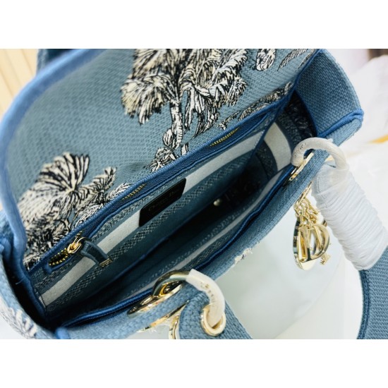 450Original Embroidery Lady five compartments spot embroidery toffee Tote limited series Puglia idyllic theme of high-grade hardware craftsmanship sense of full display of early spring fluttering style full of poetic and new spring breathsize24cm Model 99