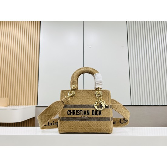 Lot of 450 original single embroidery Lady five frame spot embroidery toffee Tote limited series Puglia idyllic theme of high-grade hardware craft sense of full display of early spring fluttering style full of poetry and the new spring breathsize24cm Mode