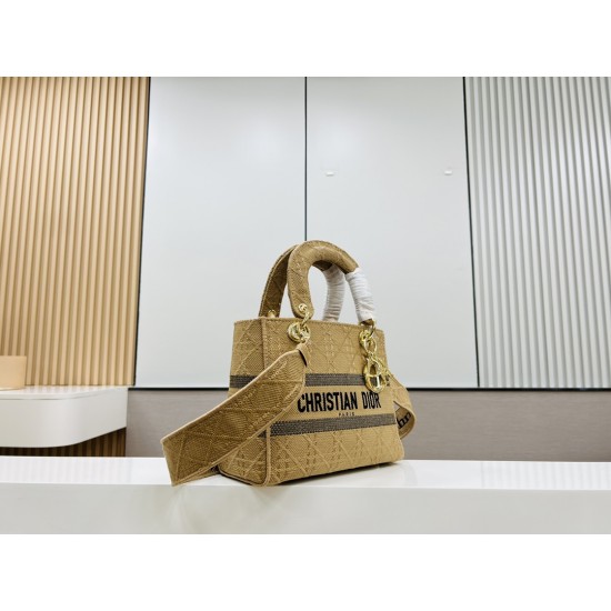 Lot of 450 original single embroidery Lady five frame spot embroidery toffee Tote limited series Puglia idyllic theme of high-grade hardware craft sense of full display of early spring fluttering style full of poetry and the new spring breathsize24cm Mode