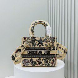 450Original Embroidery Lady five compartments spot embroidery toffee Tote limited series Puglia idyllic theme of high-grade hardware craftsmanship sense of full display of early spring fluttering style full of poetic and new spring breathsize24cm Model 99