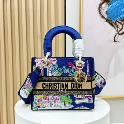 450Original Embroidery Lady five compartments spot embroidery toffee Tote limited series Puglia idyllic theme of high-grade hardware craftsmanship sense of full display of early spring fluttering style full of poetic and new spring breathsize24cm Model 99