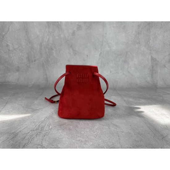 P4805NF460 red new mini bucket bag made of top imported lambskin leather is super soft and cost-effective can manage a variety of styles very playful and cute can be shoulder crossbody handheld shoulder shape varied bag is small but very loaded size 17X14