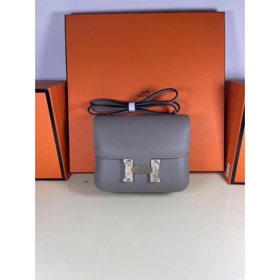 Kang Kang 18 Elephant Grey Gold Buckle Handmade Waxed Line All Steel Micro Engraved Lettering Hass Original Epsom Leather Special Two Color Effect Logo Celebration Celebration CONSTANCE AKA Stewardess Bag At the first glance, it looks like a youthful litt