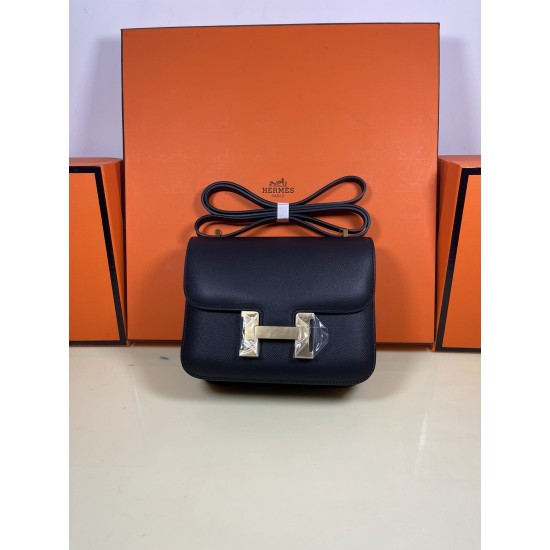 Kang Kang 18 classic black gold buckle handmade wax line all steel micro-engraved lettering hass original Epsom leather unique two-tone effect logo celebrate celebrateconstance also known as the stewardess bag at first glance like a youthful little girl v