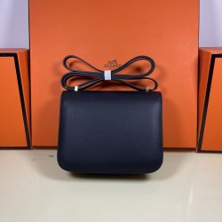 Kang Kang 18 classic black gold buckle handmade wax line all steel micro-engraved lettering hass original Epsom leather unique two-tone effect logo celebrate celebrateconstance also known as the stewardess bag at first glance like a youthful little girl v