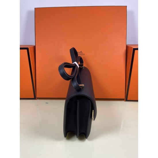 Kang Kang 18 classic black gold buckle handmade wax line all steel micro-engraved lettering hass original Epsom leather unique two-tone effect logo celebrate celebrateconstance also known as the stewardess bag at first glance like a youthful little girl v