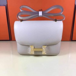 Kang Kang 18 milkshake white gold buckle handmade wax line all steel micro-engraved lettering engraved hass original Epsom leather unique two-tone effect logo Celebrate the celebrationconstance also known as the stewardess bag At first glance, it looks li