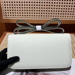 Kang Kang elan24 Epsom leather can be carried on the shoulder crossbody or hand carry put a large phone promax easily fit the new version of the size is too nice this on the body more elegant have a kind of soft outside and inside the feeling of color in 