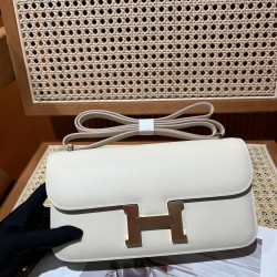 Kang Kang elan24 Epsom leather can be carried on the shoulder crossbody or hand carry put a large phone promax easily fit the new version of the size is too nice this on the body more elegant have a kind of soft outside and inside the feeling of color in 