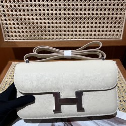 Kang Kang elan24 Epsom leather can be carried on the shoulder crossbody or hand carry put a large phone promax easily fit the new version of the size is too nice this on the body more elegant have a kind of soft outside and inside the feeling of color in 