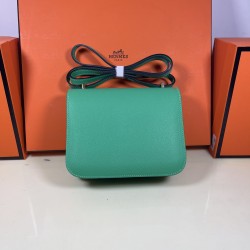 Kang Kang 18 comic green gold buckle handmade wax line all steel micro-engraved lettering engraved hass original Epsom leather unique two-tone effect logo Celebrate the celebrationconstance also known as the stewardess bag At first glance, it looks like a