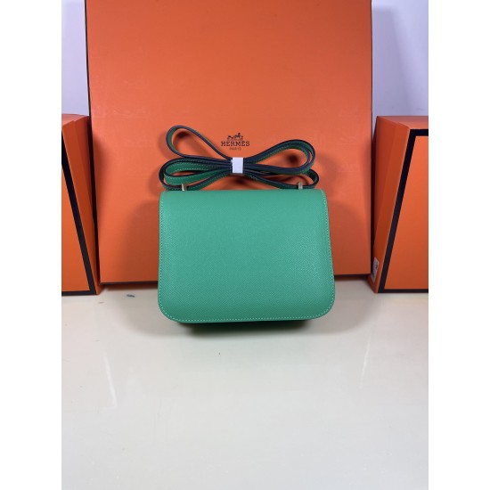 Kang Kang 18 comic green gold buckle handmade wax line all steel micro-engraved lettering engraved hass original Epsom leather unique two-tone effect logo Celebrate the celebrationconstance also known as the stewardess bag At first glance, it looks like a