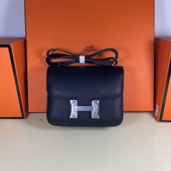 Kang Kang 18 Classic Black Silver Buckle Handmade Waxed Line All Steel Micro Engraved Lettering hass Original Epsom Leather Unique Two Color Effect Logo Celebrate the celebration of constance Also known as the stewardess bag At the first glance, it looks 