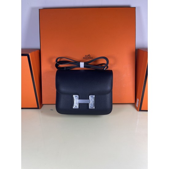 Kang Kang 18 Classic Black Silver Buckle Handmade Waxed Line All Steel Micro Engraved Lettering hass Original Epsom Leather Unique Two Color Effect Logo Celebrate the celebration of constance Also known as the stewardess bag At the first glance, it looks 