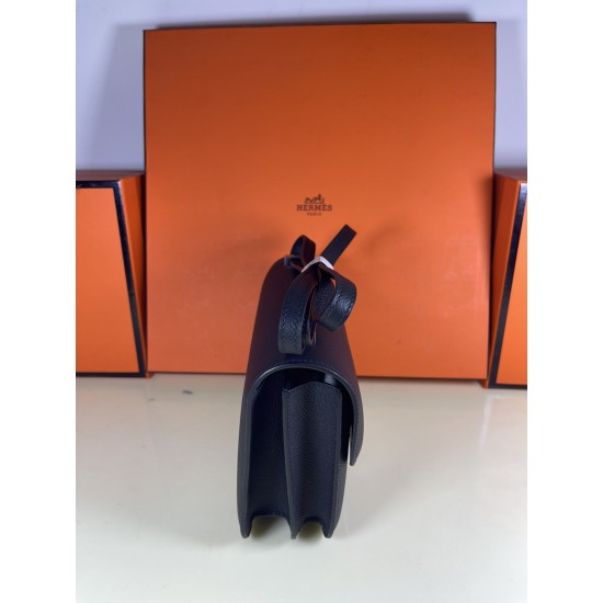 Kang Kang 18 Classic Black Silver Buckle Handmade Waxed Line All Steel Micro Engraved Lettering hass Original Epsom Leather Unique Two Color Effect Logo Celebrate the celebration of constance Also known as the stewardess bag At the first glance, it looks 