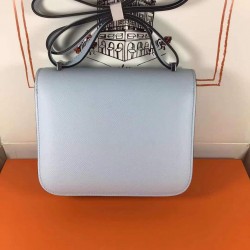 Kang Kang 18 Haze Blue Silver Buckle Handmade Waxed Wire All Steel Micro Engraved Lettering Engraved hass Original Epsom Leather Special Two Color Effect Logo Celebrate Constance Also Known As The Stewardess Bag At first glance, it looks like a youthful l