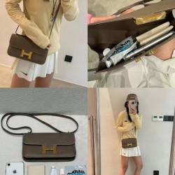 Kang Kang elan24 Epsom leather can be carried on the shoulder crossbody or hand carry put a large phone promax easily fit the new version of the size is too nice this on the body more elegant have a kind of soft outside and inside the feeling of color in 