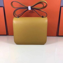 Kang Kang 18 amber yellow silver buckle handmade wax line all steel micro-engraved lettering engraved hass original Epsom leather unique two-tone effect logo Celebrate celebrateconstance also known as the stewardess bag At first glance, it looks like a yo