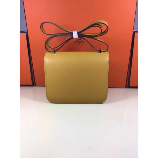 Kang Kang 18 amber yellow silver buckle handmade wax line all steel micro-engraved lettering engraved hass original Epsom leather unique two-tone effect logo Celebrate celebrateconstance also known as the stewardess bag At first glance, it looks like a yo