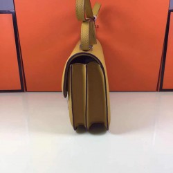 Kang Kang 18 amber yellow silver buckle handmade wax line all steel micro-engraved lettering engraved hass original Epsom leather unique two-tone effect logo Celebrate celebrateconstance also known as the stewardess bag At first glance, it looks like a yo