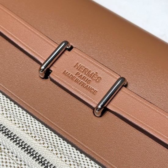 Apricot hemp gold brown super cute 20Cm physical more charming than the photo of the current big hit small and exquisite Content is also quite practical Mini size with a little sense of playfulness without losing the elegance is simply the perfect partner
