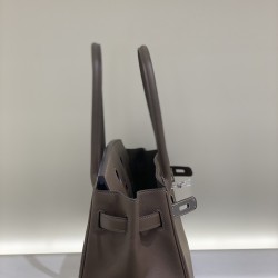 Lot 1111 New Mini Shoulder Birkin 29Cm Swift Plain Leather The overall body of the bag is lightweight, combining smart and soft, more suitable for daily use