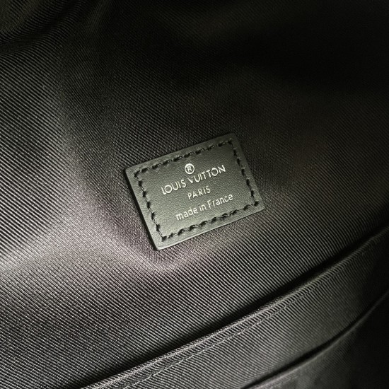 P390 Exclusive customized real top-quality original Reinforced semi-steel hardware Variable-size dynamic chip M22545 Medium This Discovery Medium Shoulder Bag features a handsome style in Monogram Eclipse canvas and metal piecesFront pocket for easy acces