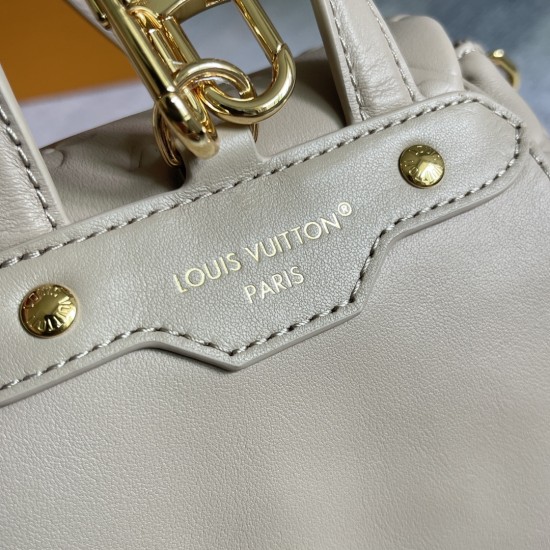 P540Exclusive customized real top-quality original variant chip M13357 black M13358 khaki Coussin Backpack small handbag in shoulder bag configuration noticeably joins the Coussin collection as soft Monogram-embossed leather incorporates the iconic LV pad