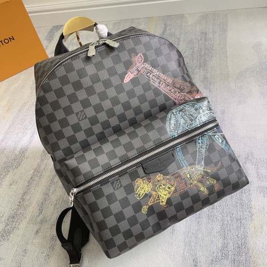 p420 Exclusive customized real top original reinforced M45275 black frame This Discovery shoulder bag is made of Damier Graphite canvas with passport stamp style depicting wildlife images to tell the story of the migration of giraffes, elephants, and tige