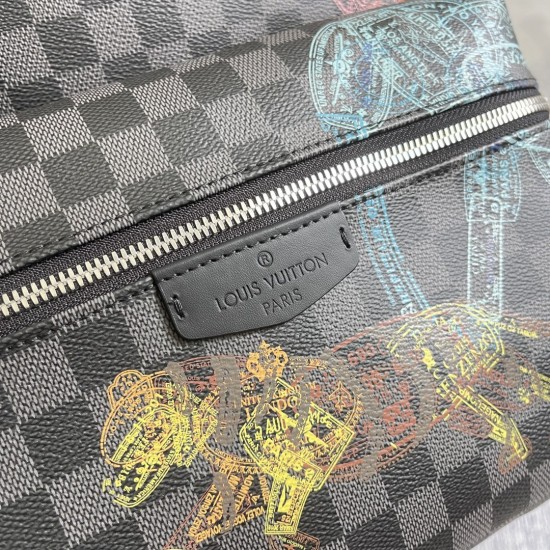 p420 Exclusive customized real top original reinforced M45275 black frame This Discovery shoulder bag is made of Damier Graphite canvas with passport stamp style depicting wildlife images to tell the story of the migration of giraffes, elephants, and tige