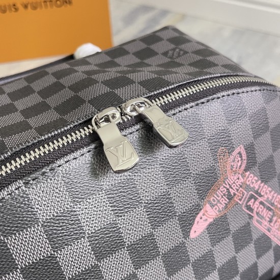 p420 Exclusive customized real top original reinforced M45275 black frame This Discovery shoulder bag is made of Damier Graphite canvas with passport stamp style depicting wildlife images to tell the story of the migration of giraffes, elephants, and tige